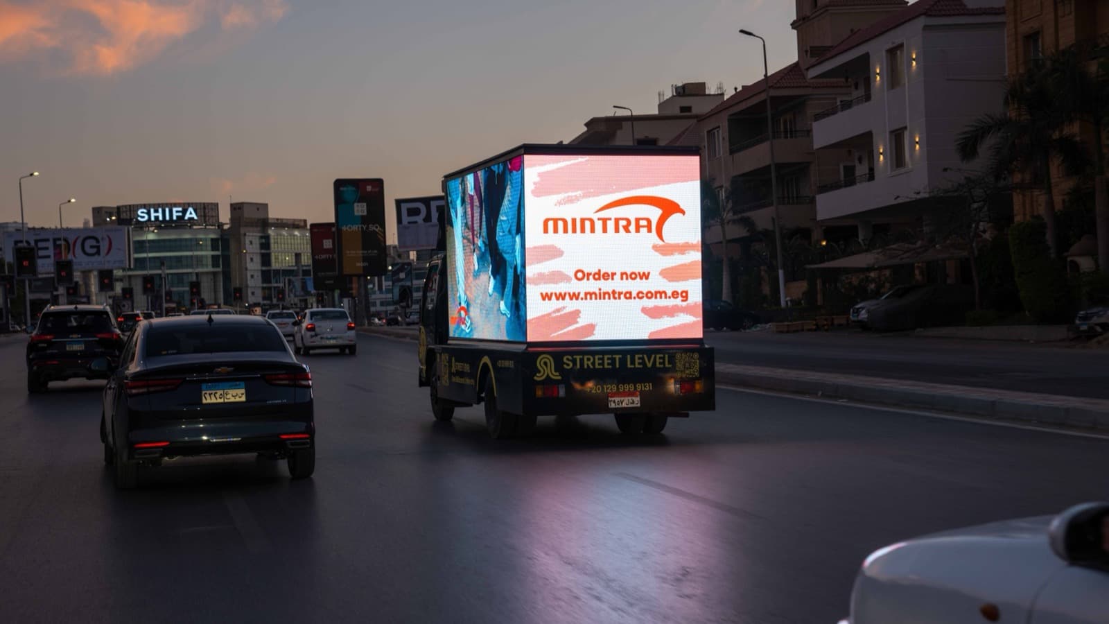 Arrange - Create an eye-catching advertisement